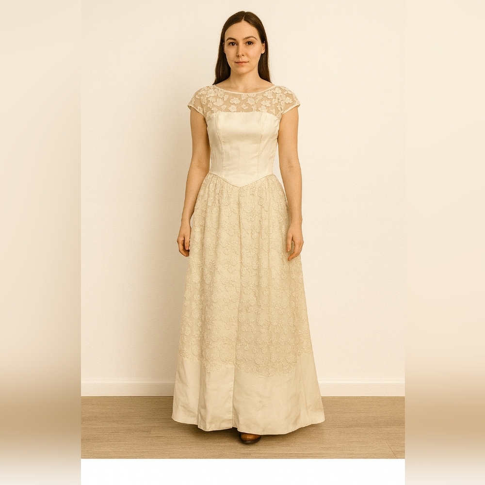 Elegant Lace Gown‎ in Cream 6